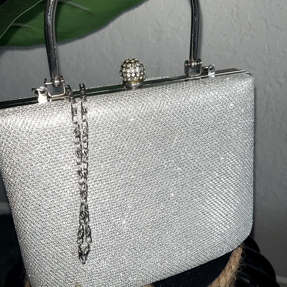 HANDBAG 👜